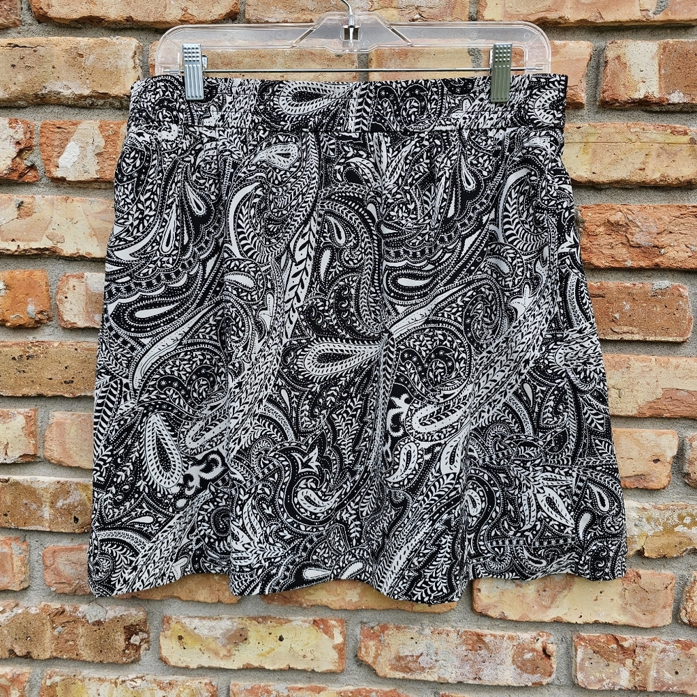 Loft Black and White Paisley Pull-on Mini Skirt, Lined with Pockets